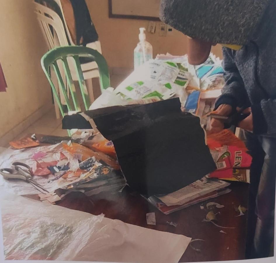 Bolsos realizados con telas plásticas Bolsos realizados con telas plásticas