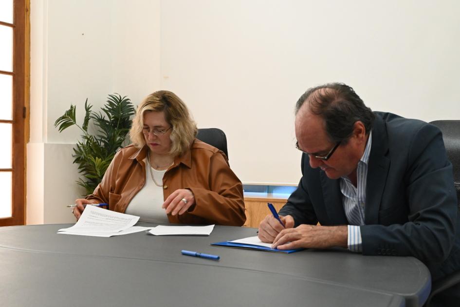 Autoridades DGES y DICYT firman convenio Autoridades DGES y DICYT firman convenio