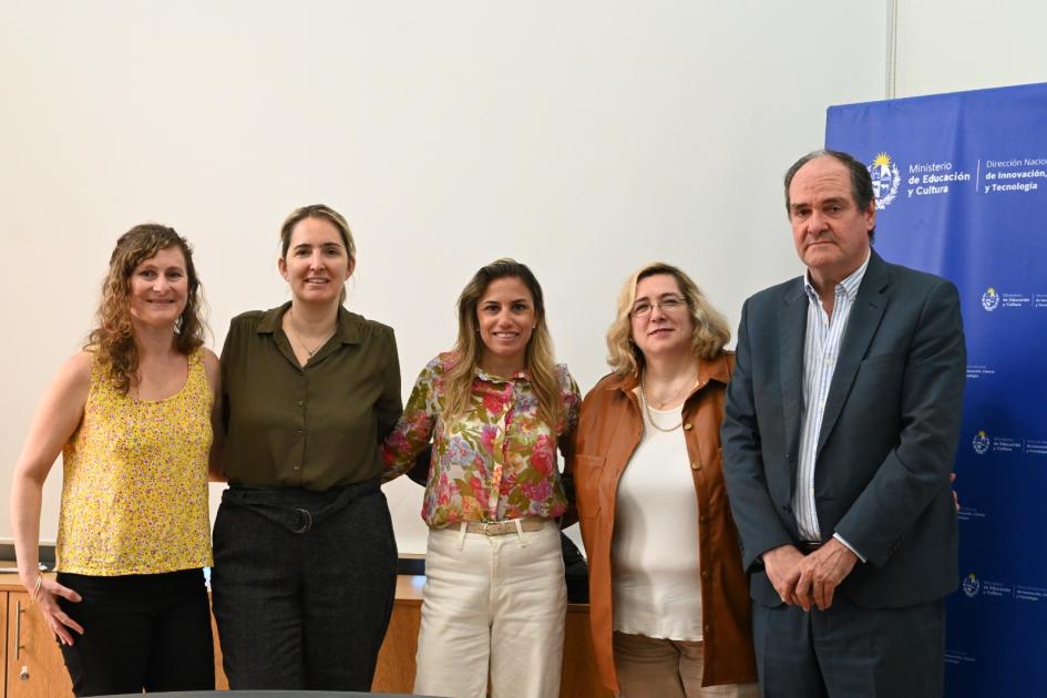 Autoridades DGES y DICYT firman convenio Autoridades DGES y DICYT firman convenio