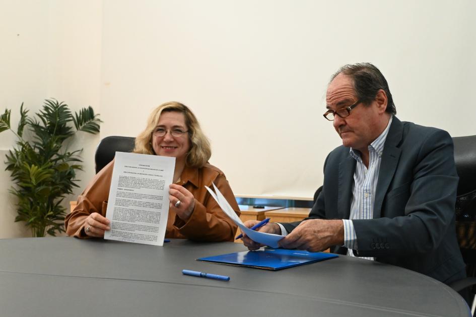 Autoridades DGES y DICYT firman convenio Autoridades DGES y DICYT firman convenio