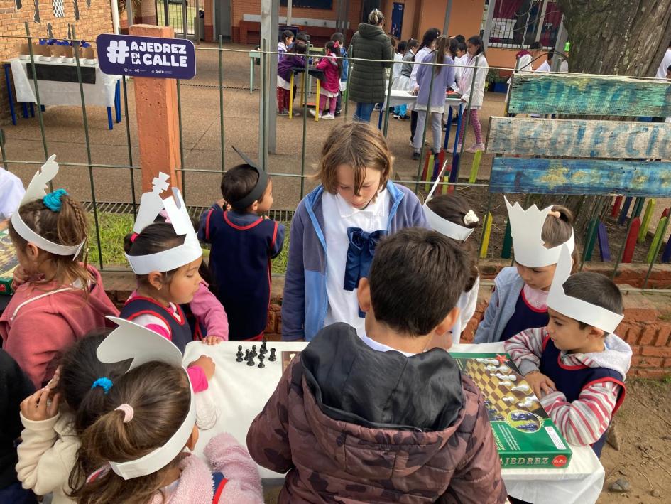 Escuela rural nº89, Salto Niños jugando al ajedrez
