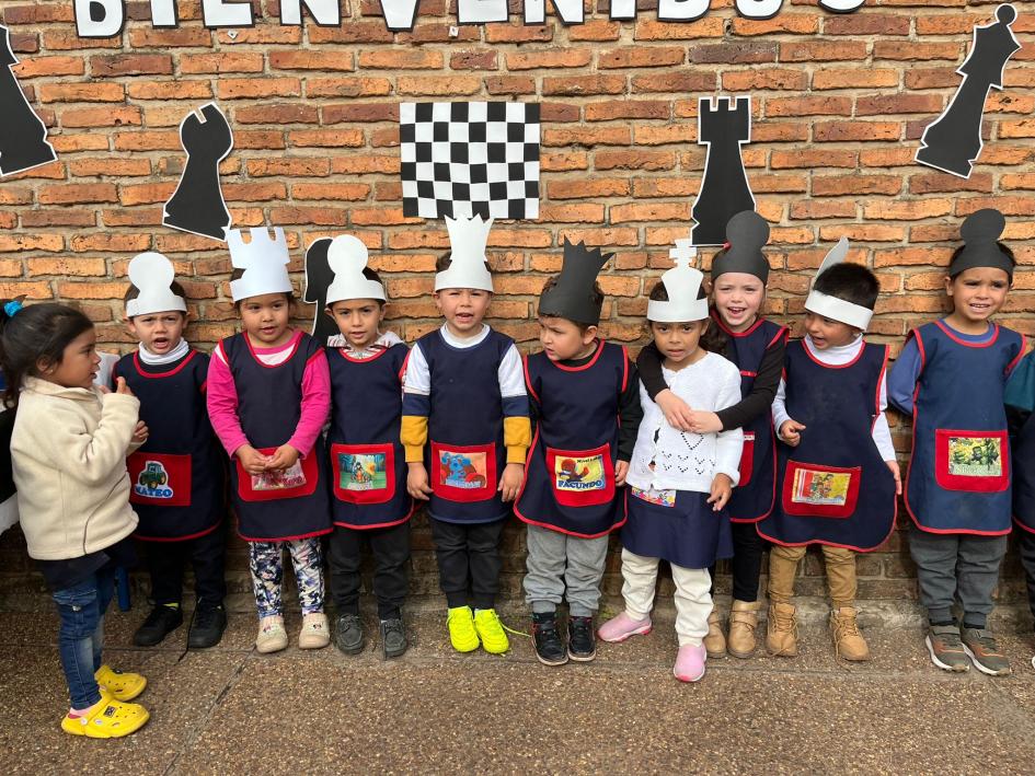 Escuela rural nº89, Salto Niños disfrazado de piezas de ajedrez