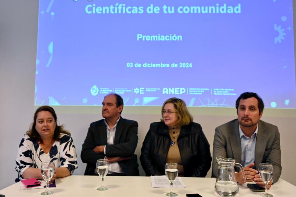 Autoridades ANEP y MEC en entrega de premios Científicas de tu comunidad 2024 Autoridades ANEP y MEC en entrega de premios Científicas de tu comunidad 2024