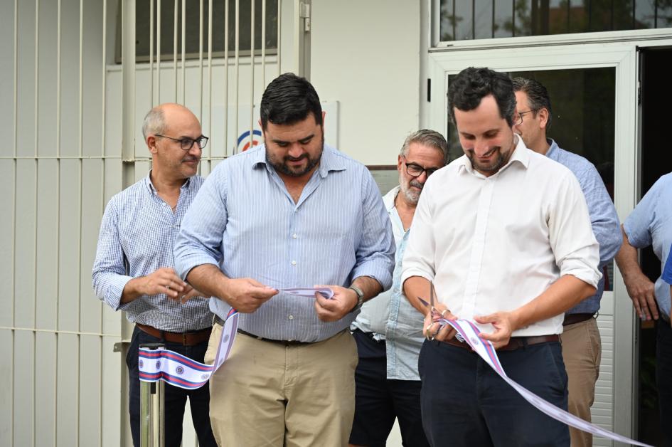 Inauguración de obras Cecap Paysandú Autoridades cortando la cinta de inauguración