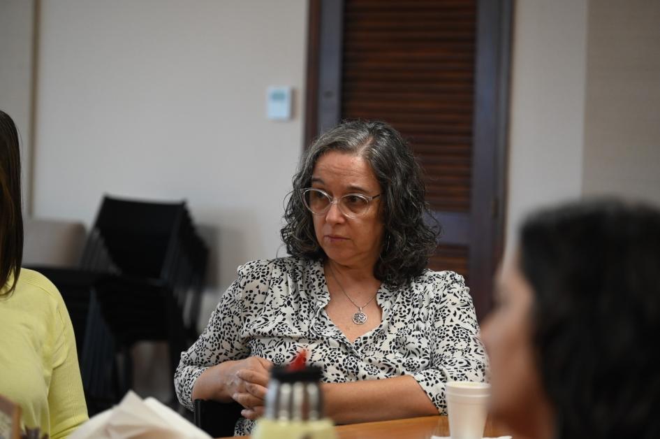 Consejo Coordinador de Primera Infancia Participantes del Consejo alrededor de una mesa