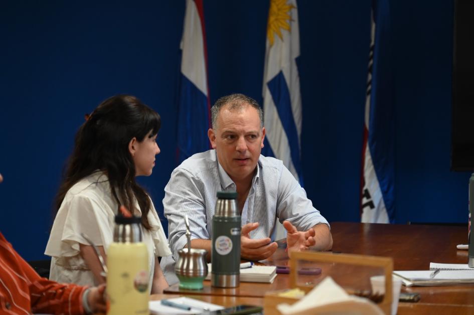 Consejo Coordinador de Primera Infancia Participantes del Consejo alrededor de una mesa