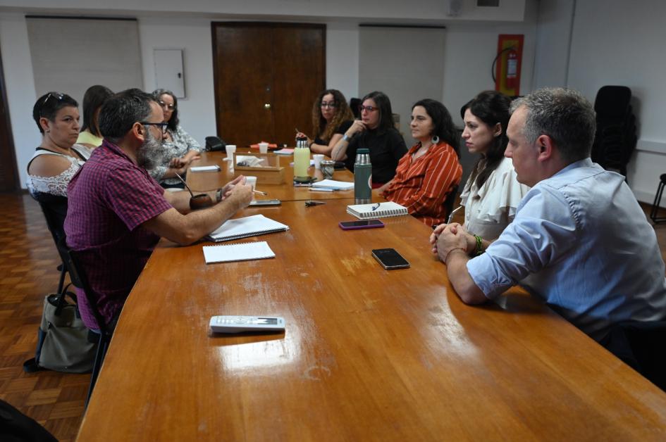 Consejo Coordinador de Primera Infancia Participantes del Consejo alrededor de una mesa