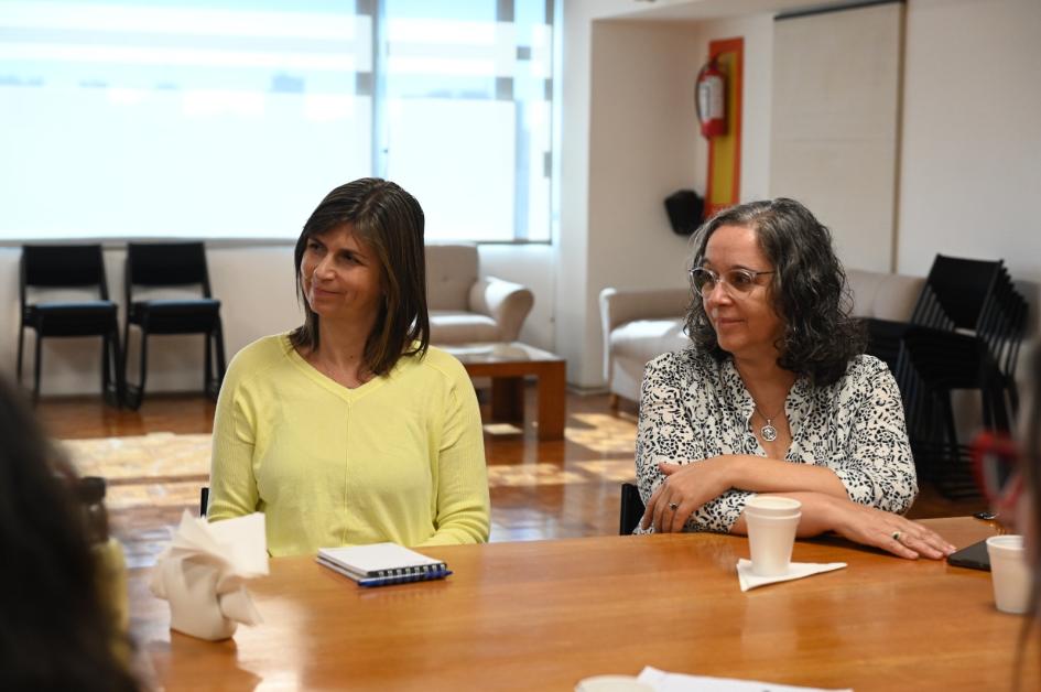 Consejo Coordinador de Primera Infancia Participantes del Consejo alrededor de una mesa