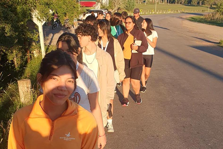 Campamento Latinoamericano de ciencias Estudiantes en fila