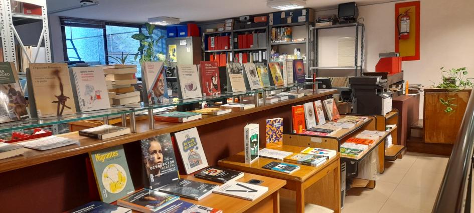 Libros de novedades bibliográficas expuestos en las instalaciones del DDP Libros de novedades bibliográficas expuestos en las instalaciones del DDP