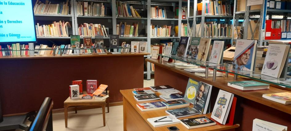Libros de novedades bibliográficas expuestos en las instalaciones del DDP Libros de novedades bibliográficas expuestos en las instalaciones del DDP