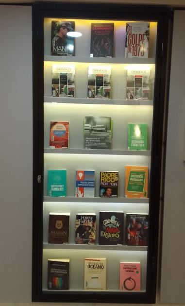 Libros de novedades bibliográficas expuestos en las instalaciones del DDP Libros de novedades bibliográficas expuestos en las instalaciones del DDP