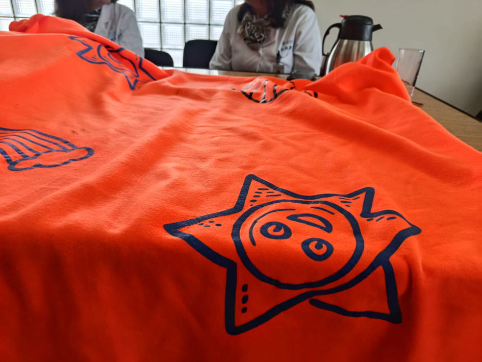Taller “Estampando Sueños” del PNEC realizó donación al Hospital Pereira Rossell Tela estampada