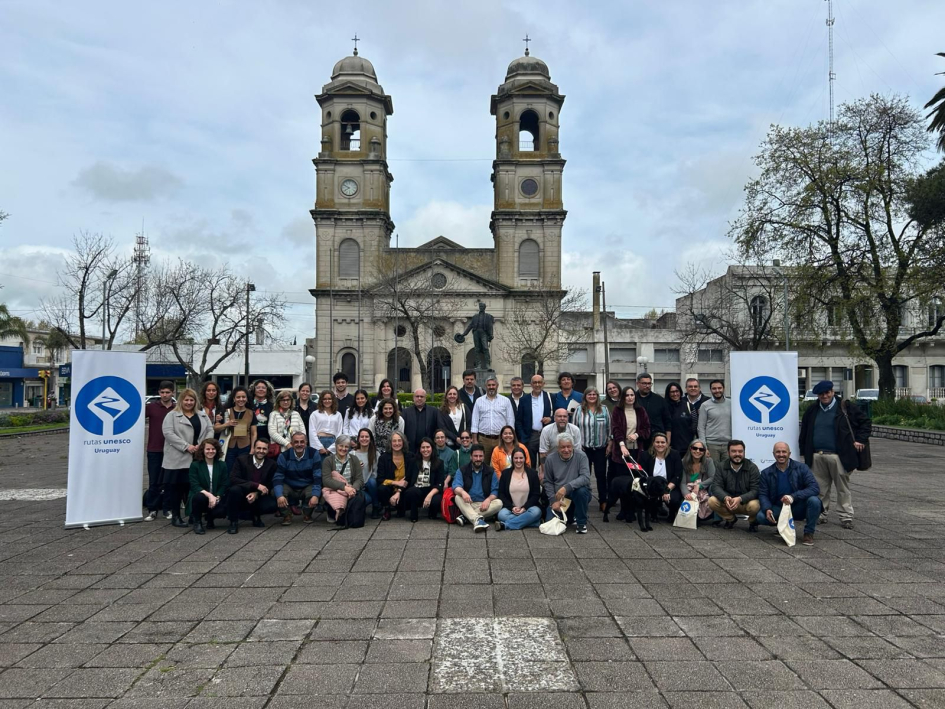 Integrantes de Rutas Unesco en Plaza de Trinidad Integrantes de Rutas Unesco en Plaza de Trinidad