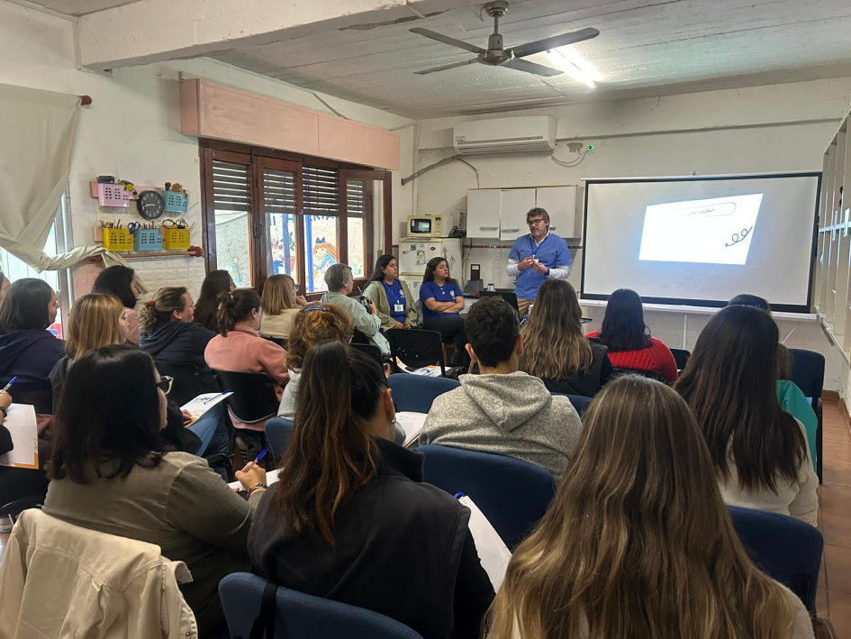 Personas participando de una actividad