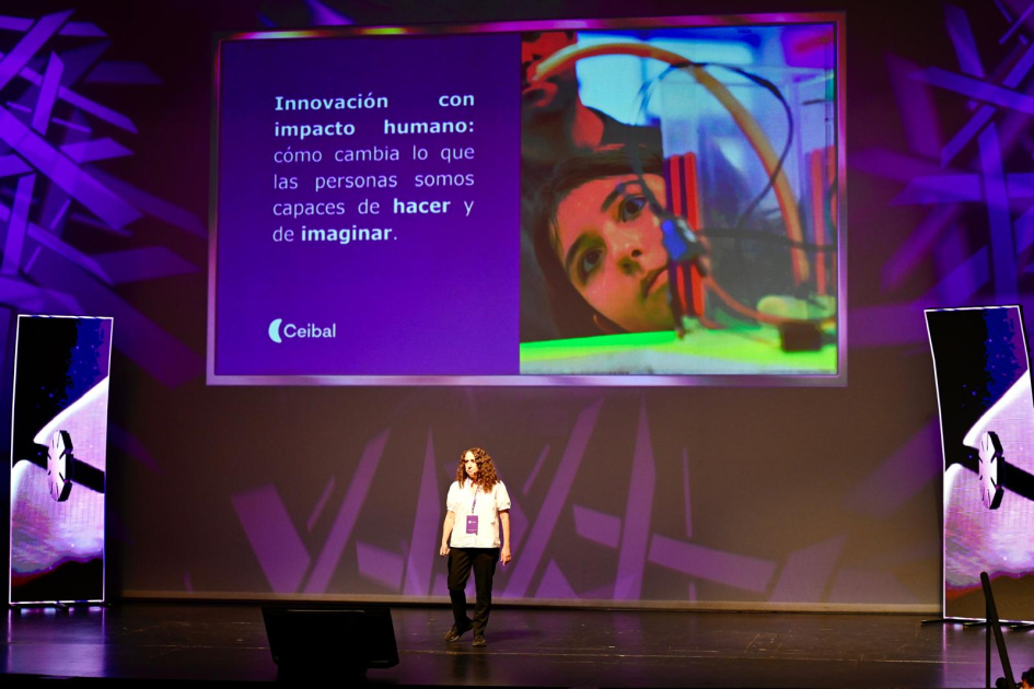 Fiorella Haim, presidenta de Ceibal, durante la entrega de los Nodo 2025 Fiorella Haim, presidenta de Ceibal, durante la entrega de los Nodo 2025
