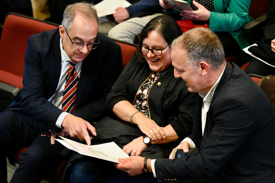 Presentación del Instituto Nacional de Acreditación y Evaluación de la Educación Terciaria Autoridades del MEC en la sala.