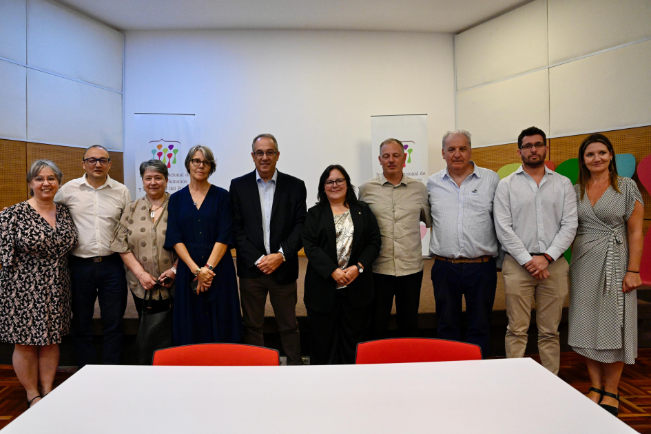 MEC e INDDHH firmaron convenio para facilitar el acceso a archivos vinculados a la historia reciente MEC e INDDHH firmaron convenio para facilitar el acceso a archivos vinculados a la historia reciente