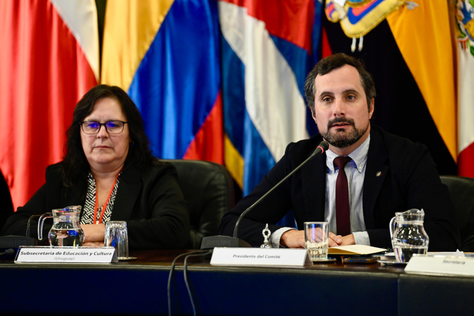 Gabriela Verde acompañada del Presidente del Comité