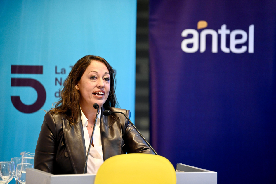 Medios Públicos presentó el equipo de periodistas que cubrirá la Copa Mundial FIFA 2026 Ministra de Industria, Energía y Minería, Fernanda Cardona