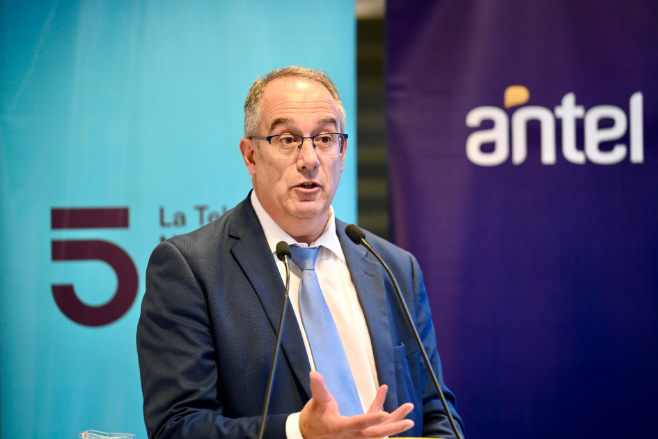 Medios Públicos presentó el equipo de periodistas que cubrirá la Copa Mundial FIFA 2026 Ministro Mahía durante presentación