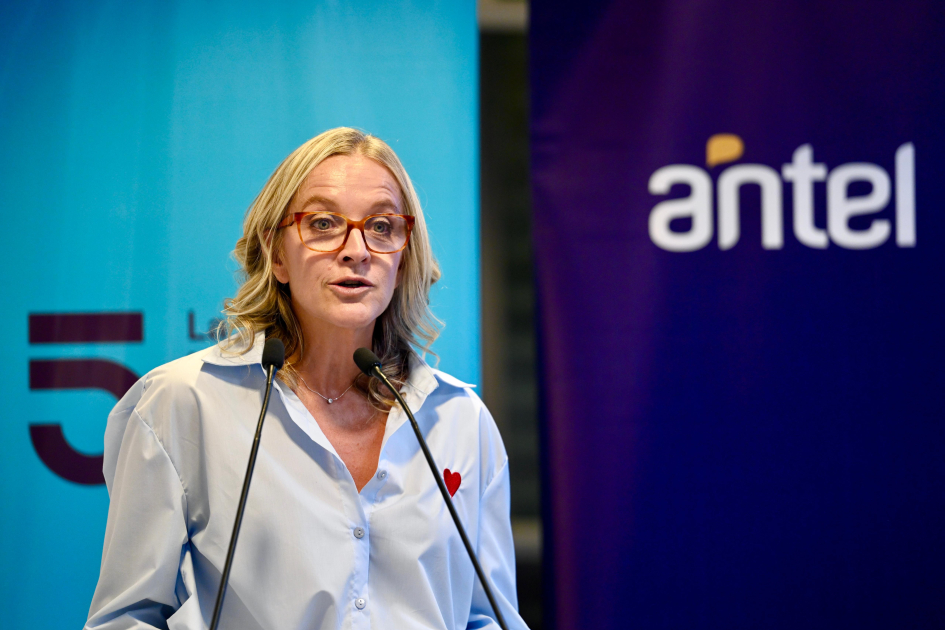 Medios Públicos presentó el equipo de periodistas que cubrirá la Copa Mundial FIFA 2026 Erika Hoffman presidenta del Secan