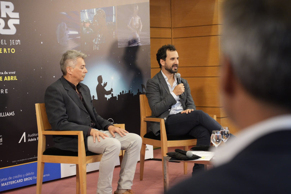 Auditorio del Sodre une música y cine para presentar Star Wars en concierto Autoridades frente al público