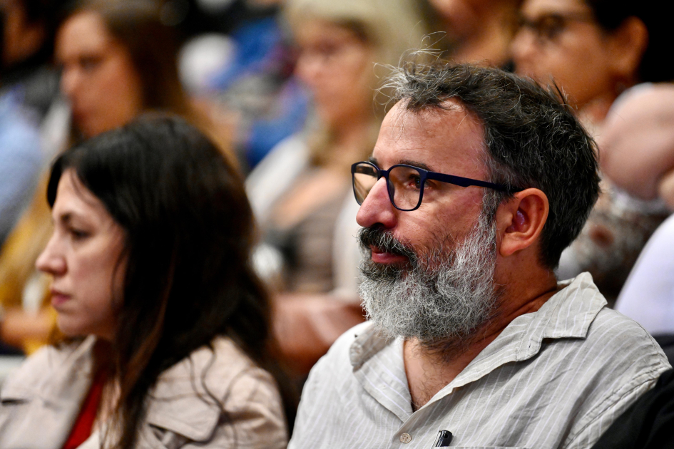 Coordinador del Área de Primera Infancia, Javier Alliaume en la sala