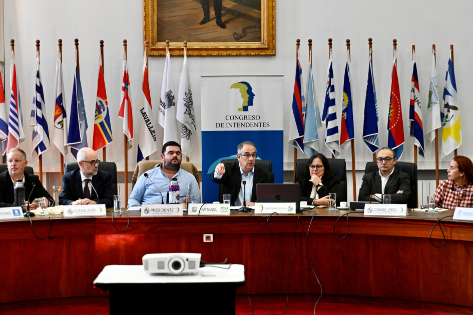 Plano general de las autoridades en sala