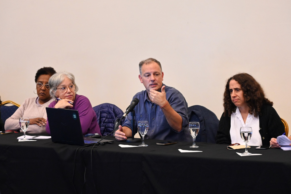 Gabriel Quírici hablando durante la reunión