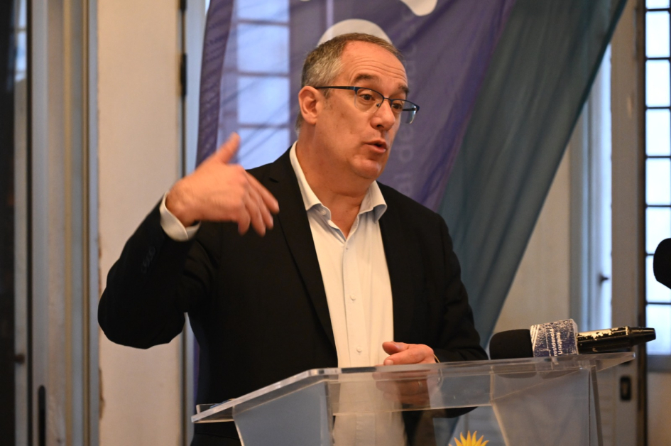 Ministro de Educación y Cultura José Carlos Mahía