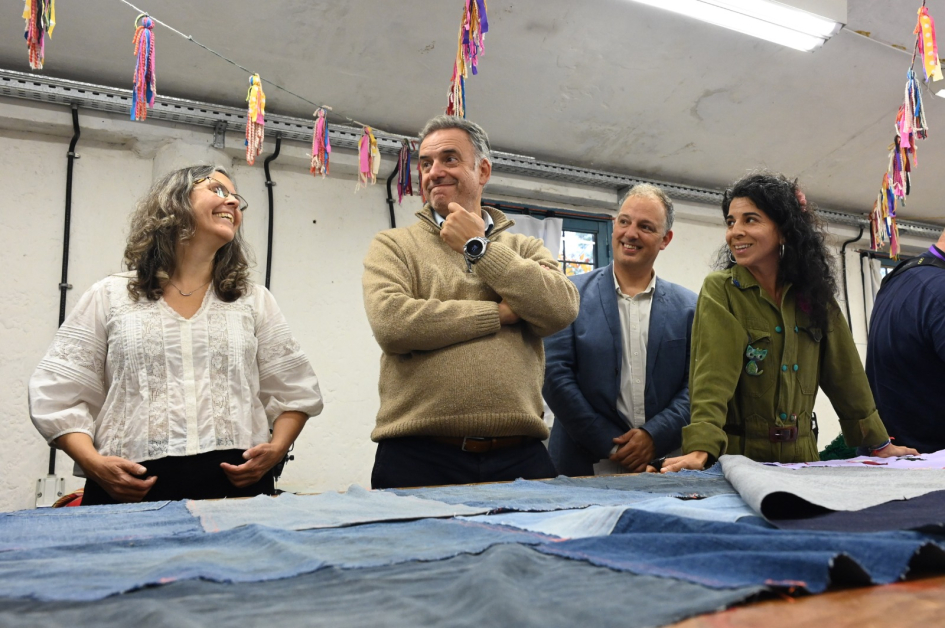 Autoridades en un salón