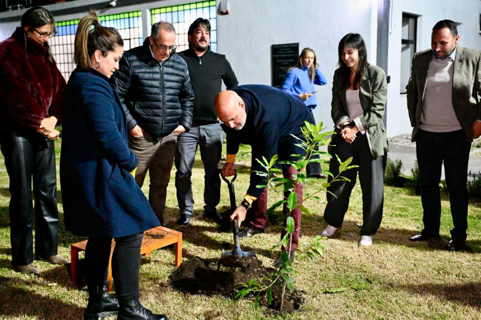 Ministro Mahía acompañó en Las Piedras firma de convenio que permitirá instalación de UTEC Ministro Mahía acompañó en Las Piedras firma de convenio que permitirá instalación de UTEC