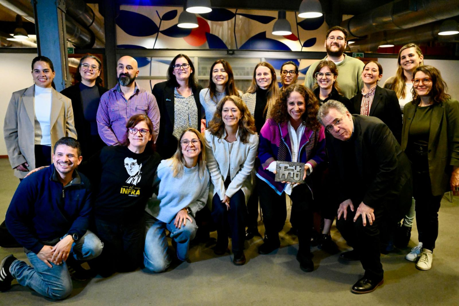 Biblioteca País de Ceibal fue reconocida por la Academia Nacional de Letras Biblioteca País de Ceibal fue reconocida por la Academia Nacional de Letras