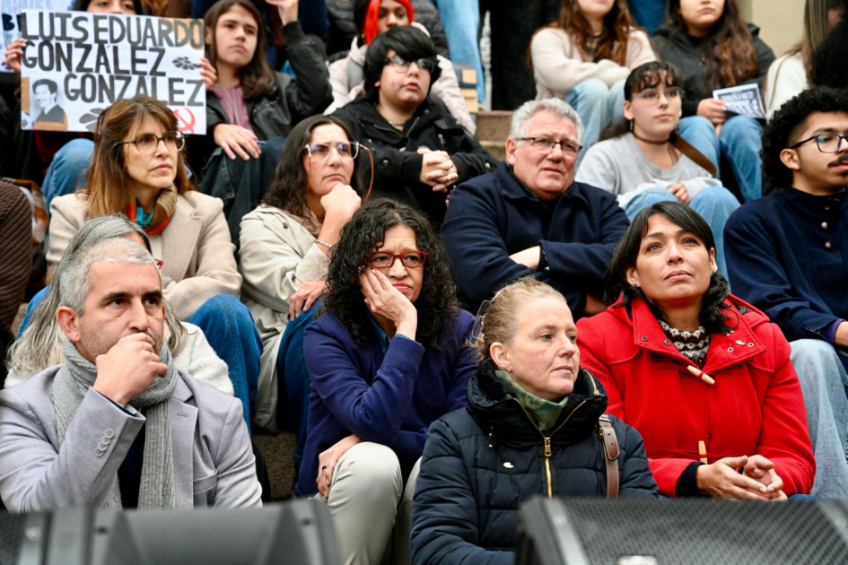 Autoridades en las escalinatas