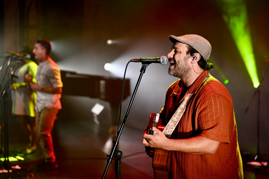 25 años de diversidad cultural en Uruguay Músicos interpretando una canción