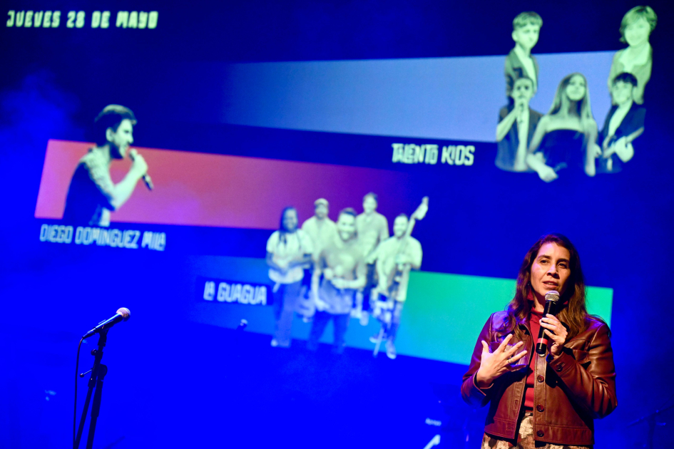 Mayra Jaimes, coordinadora del Instituto Nacional de Música también estuvo presente Mayra Jaimes hablando al público