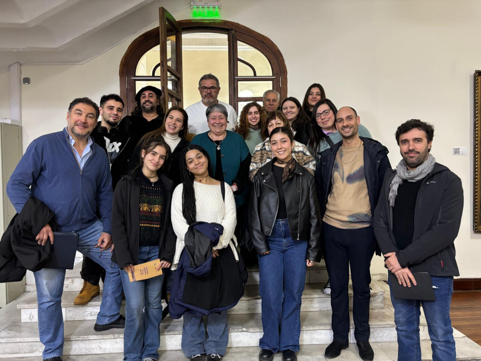 Grupo de estudiantes de la Facultad de Humanidades y Ciencias