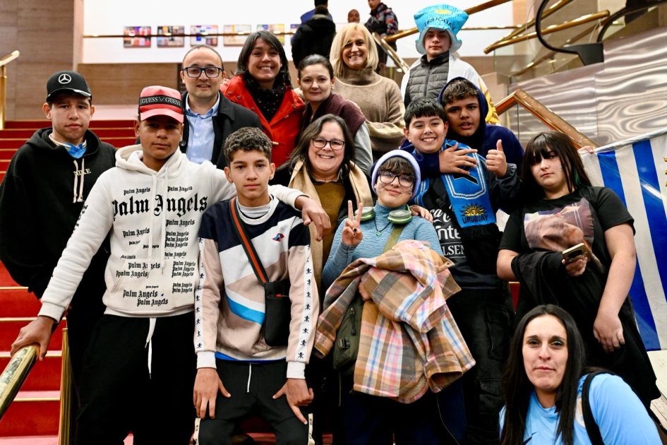 Autoridades del MEC acompañaron la jornada educativa por el debut de Uruguay en la Copa Mundial. Autoridades del MEC acompañaron la jornada educativa por el debut de Uruguay en la Copa Mundial.