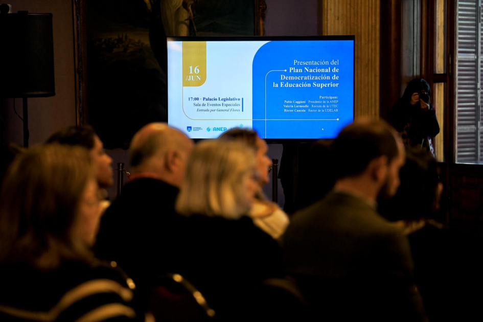 Plan para promover un acceso más democrático a la Educación Superior Plan para promover un acceso más democrático a la Educación Superior