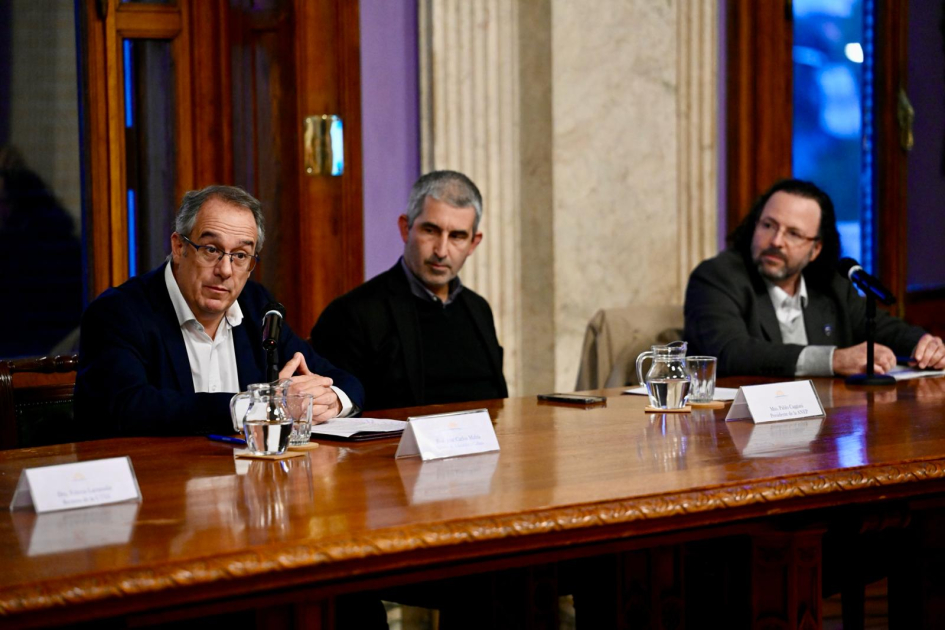 Ministro, José Carlos Mahía, con Pablo Caggiani (ANEP) y el rector de la Udelar, Héctor Cancela Ministro, José Carlos Mahía, con Pablo Caggiani (ANEP) y el rector de la Udelar, Héctor Cancela
