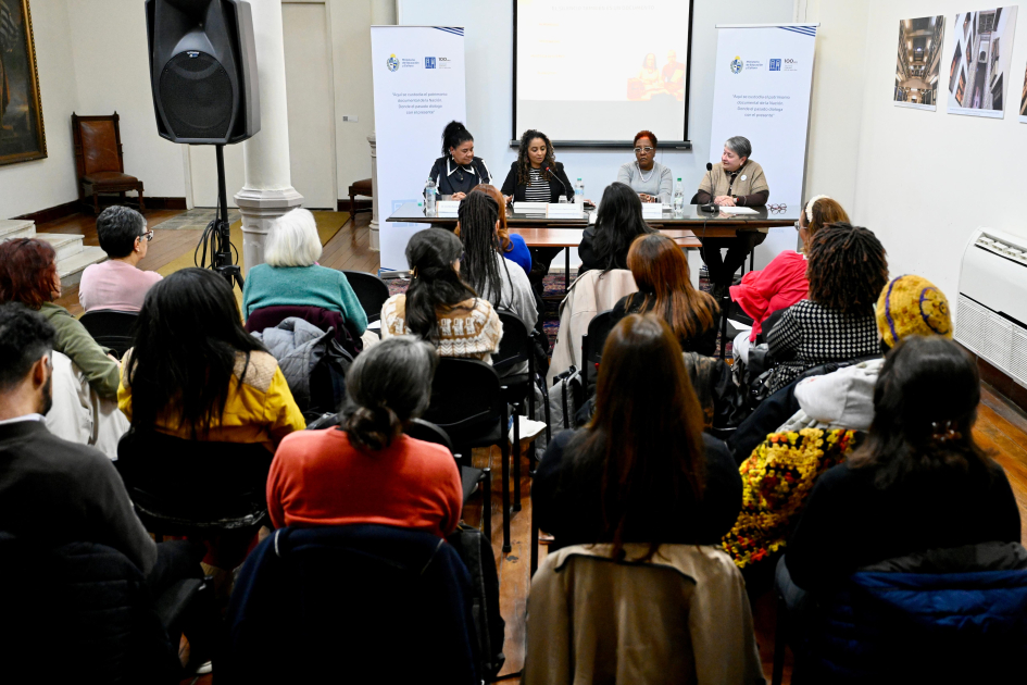 Expositoras presentes en la mesa académica