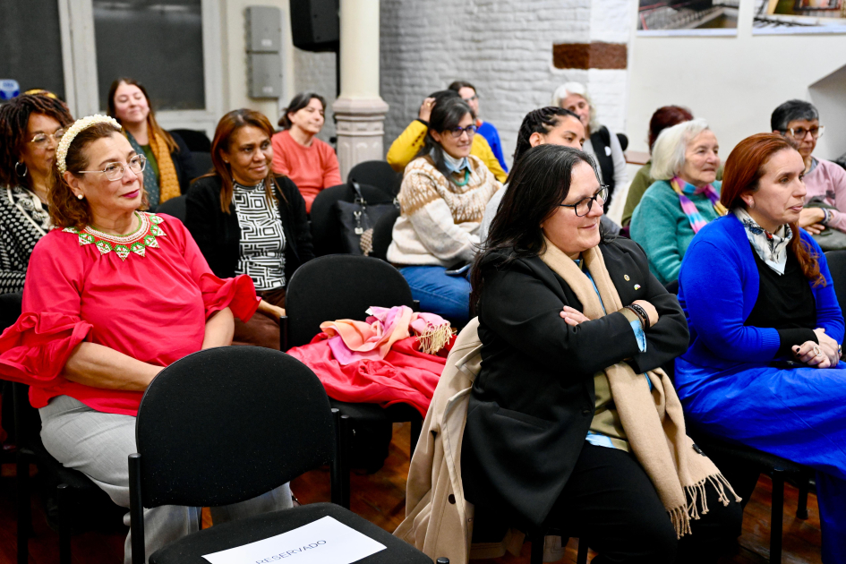 Personas presenciando la jornada 