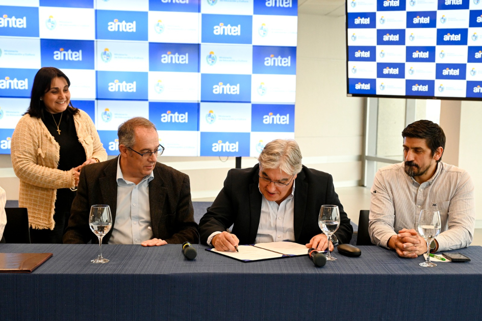 El MEC y Antel firmaron un acuerdo para impulsar acciones conjuntas en educación, cultura y transfor