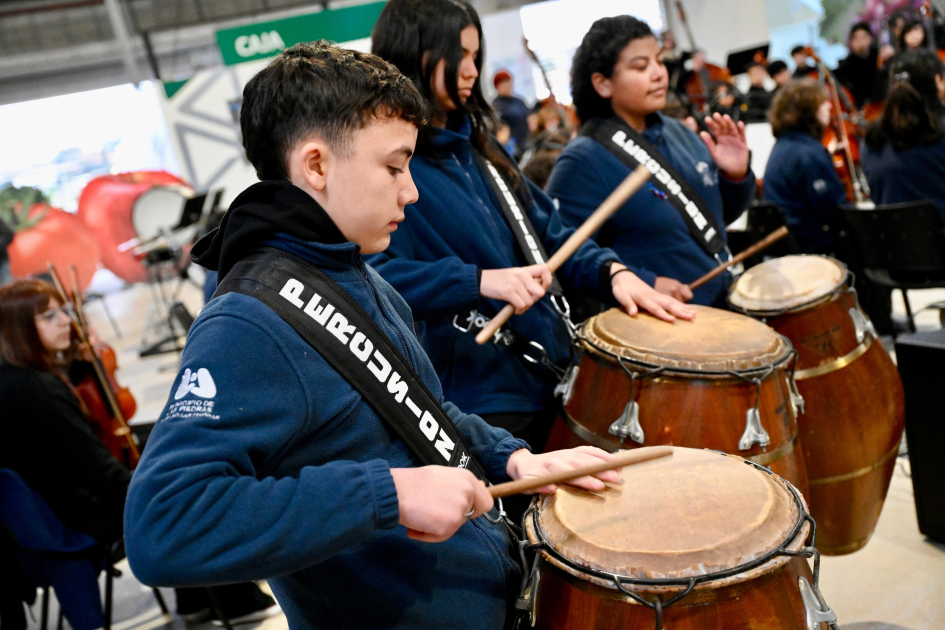 Con la música como protagonista se celebró el Día de la Niñez en la UAM Niños participando en la Orquesta y Coro Juvenil e Infantil del Uruguay