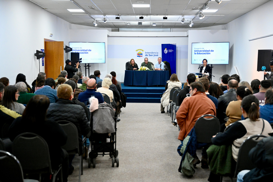 Presentación del proyecto de la Universidad de la Educación Presentación del proyecto de la Universidad de la Educación