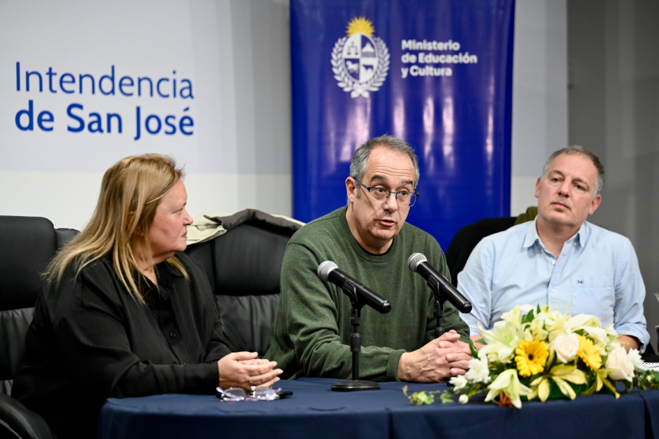 Presentación del proyecto de la Universidad de la Educación Presentación del proyecto de la Universidad de la Educación