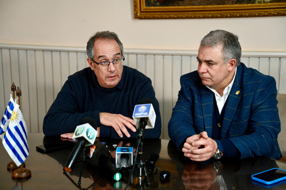 Ministro Mahía e Intendente Silvera Ministro e intendente durante presentación