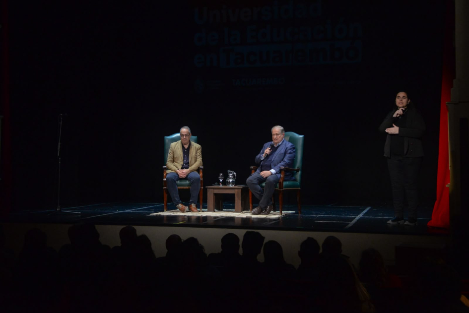 Ministro Mahía, junto con el Intendente de Tacuarembó, Wilson Ezquerra Ministro Mahía, junto con el Intendente de Tacuarembó, Wilson Ezquerra