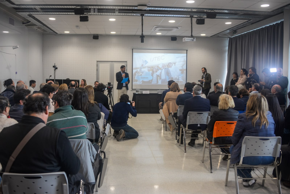 Carlos Batthyány asumió como rector de la Universidad Tecnológica (UTEC) Carlos Batthyány asumió como rector de la Universidad Tecnológica (UTEC)